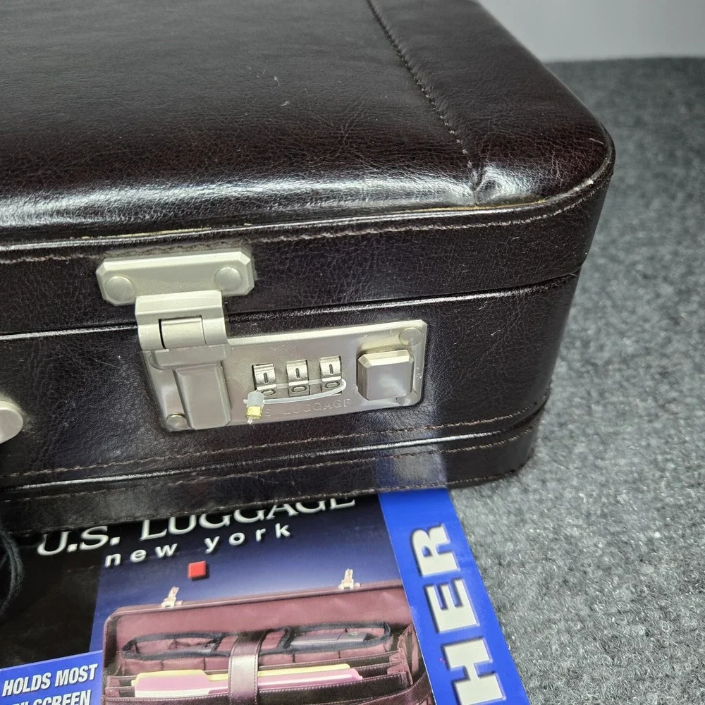 NWT U.S. Luggage New York Brown Leather Briefcase #488-2 W/ Shoulder Strap FLAW